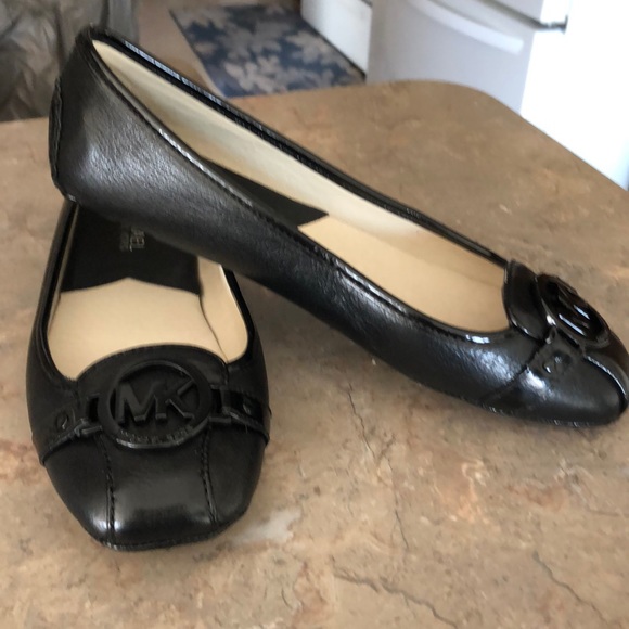 Michael Kors - Picture 2 of 2